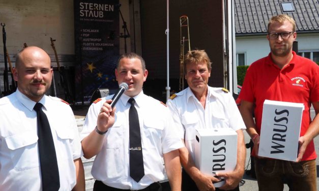 Freiwillige Feuerwehr Kaindorf: Tragkraftspritzensegnung bei strahlendem Sonnenschein
