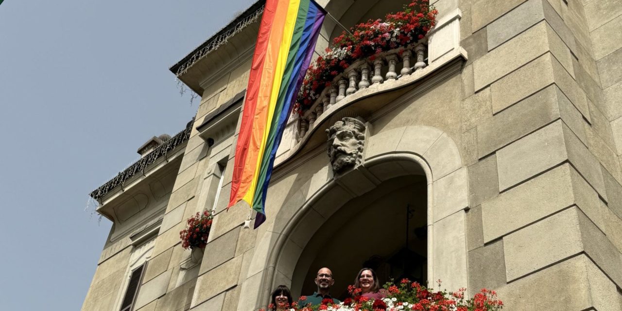 Regenbogenfahne für das Rathaus