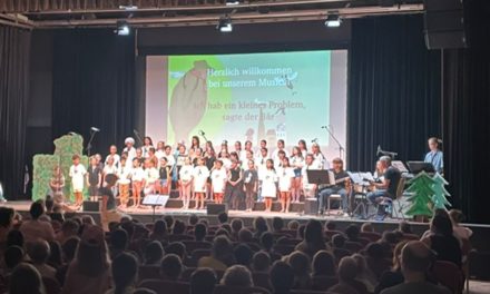Begeisternder Schulabschluss: Musical der Volksschule 1 Leibnitz im Kulturzentrum