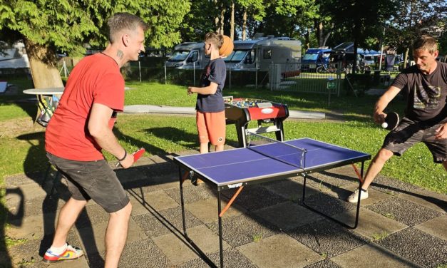 Minigolf Leibnitz – Freizeitvergnügen im Schatten der Bäume des Stadtparks