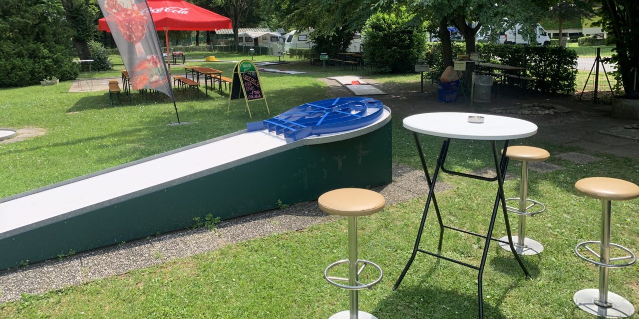 Minigolf Leibnitz – Freizeitvergnügen im Schatten der Bäume des Stadtparks