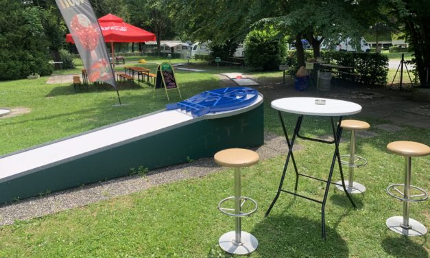 Minigolf Leibnitz – Freizeitvergnügen im Schatten der Bäume des Stadtparks