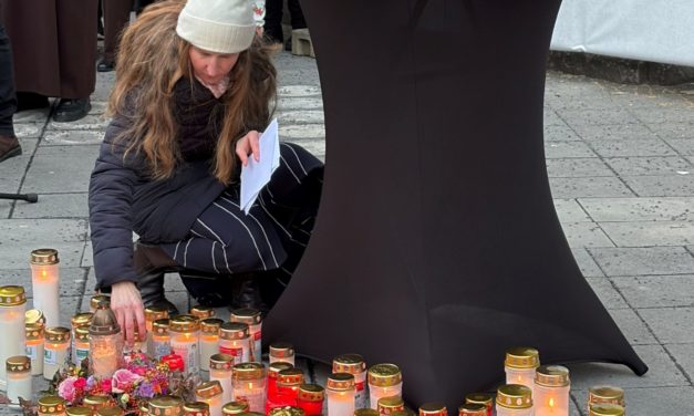 Gemeinsames Gedenken an Johanna G.: Ein starkes Zeichen gegen Gewalt an Frauen