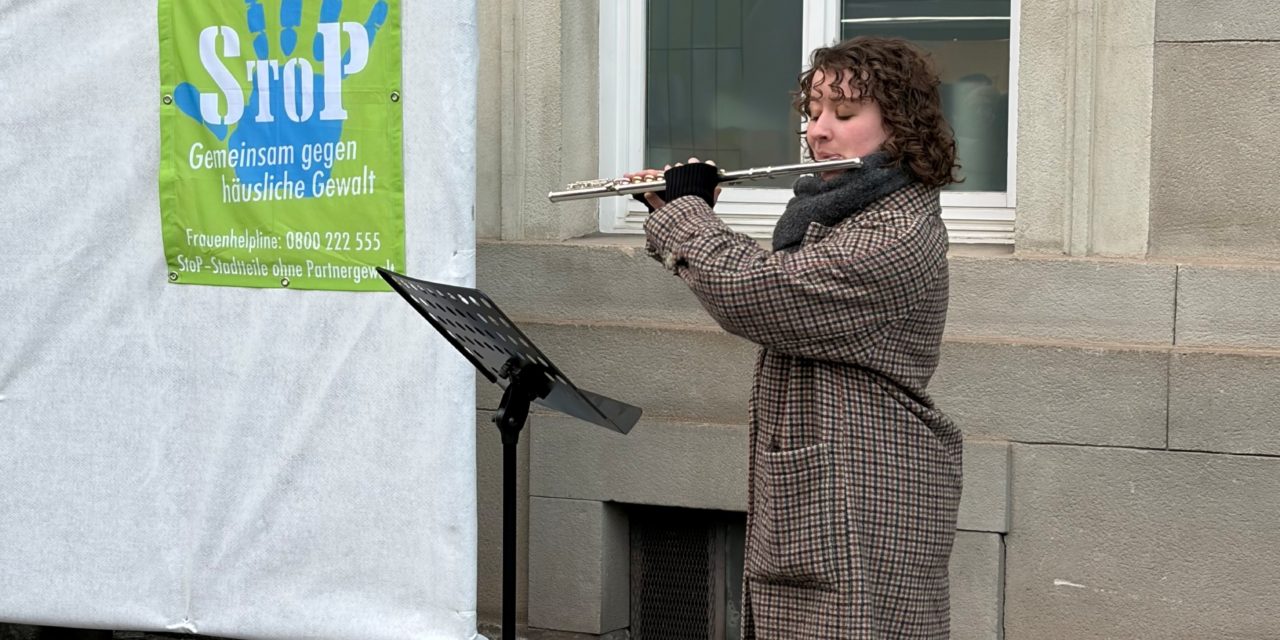 Gemeinsames Gedenken an Johanna G.: Ein starkes Zeichen gegen Gewalt an Frauen