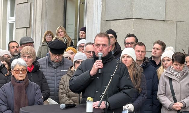 Gemeinsames Gedenken an Johanna G.: Ein starkes Zeichen gegen Gewalt an Frauen