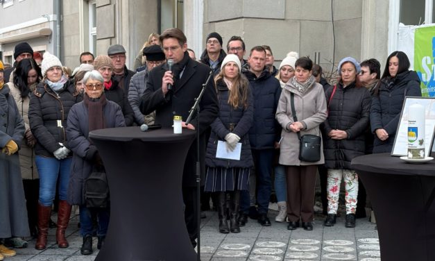 Gemeinsames Gedenken an Johanna G.: Ein starkes Zeichen gegen Gewalt an Frauen