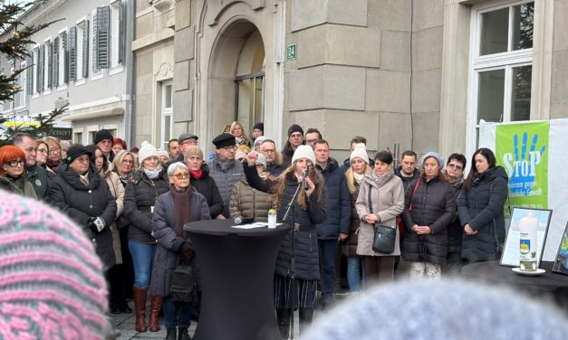 Gemeinsames Gedenken an Johanna G.: Ein starkes Zeichen gegen Gewalt an Frauen