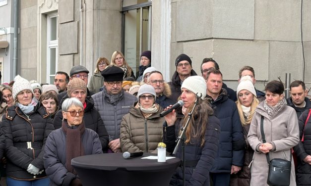 Gemeinsames Gedenken an Johanna G.: Ein starkes Zeichen gegen Gewalt an Frauen