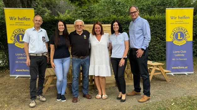 Lions Club Leibnitz übergibt Spielhaus an den Kindergarten Sumsi