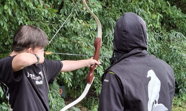 Begeisterung beim Bogenschnuppern für Menschen mit Beeinträchtigung