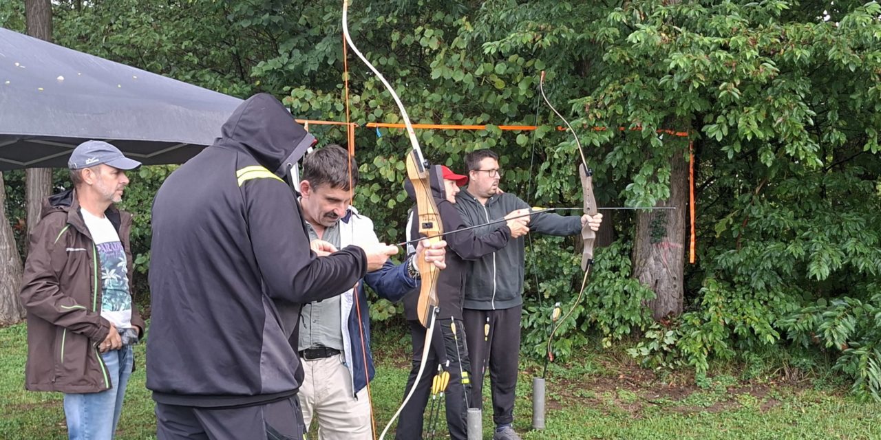 Begeisterung beim Bogenschnuppern für Menschen mit Beeinträchtigung